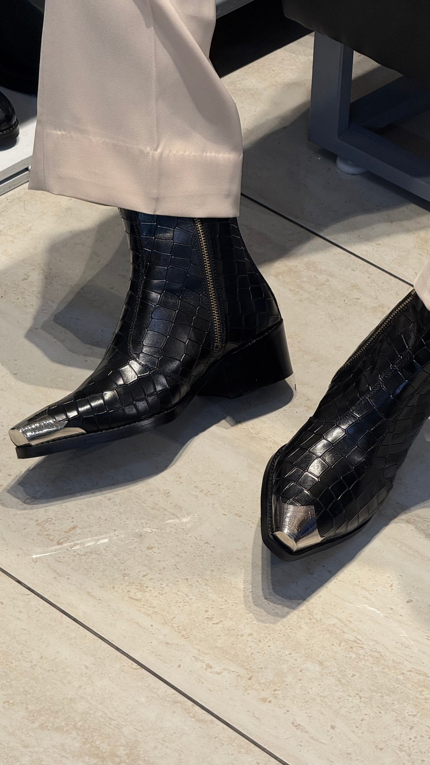 Croco leather Cuban Heel Golde toe Black Chelsea Boots
