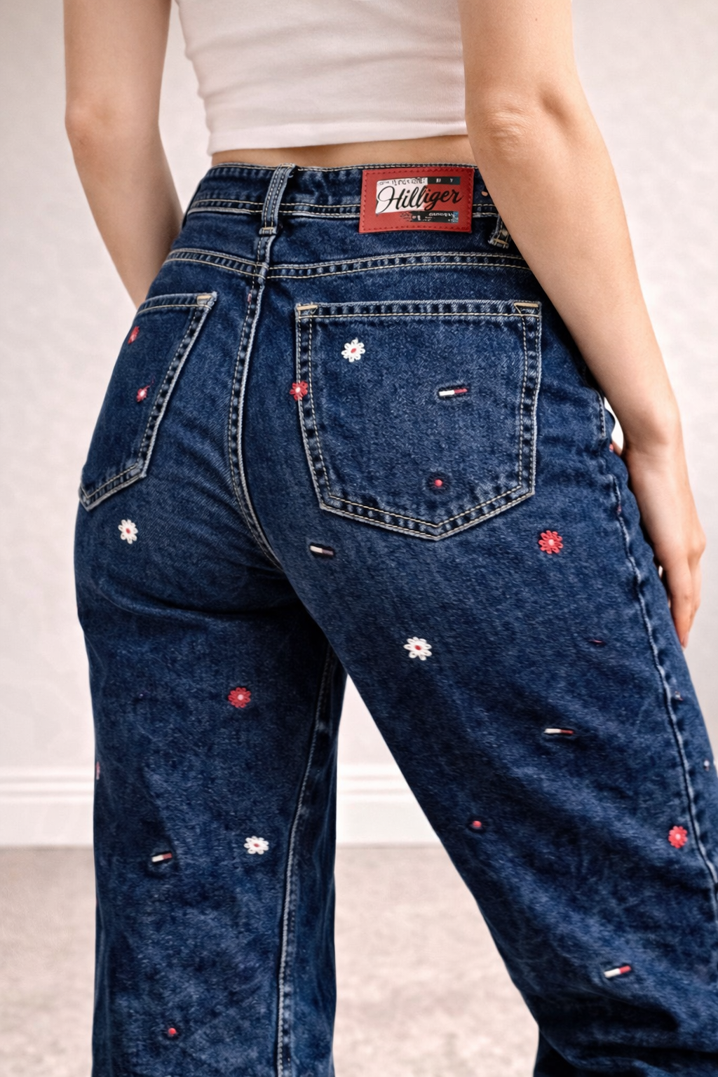Women’s Straight Fit Printed Jeans