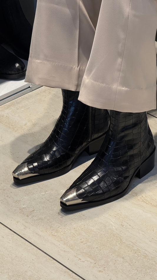 Croco leather Cuban Heel Golde toe Black Chelsea Boots